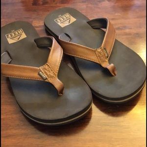 Boys flip flops size 4/5. Worn once